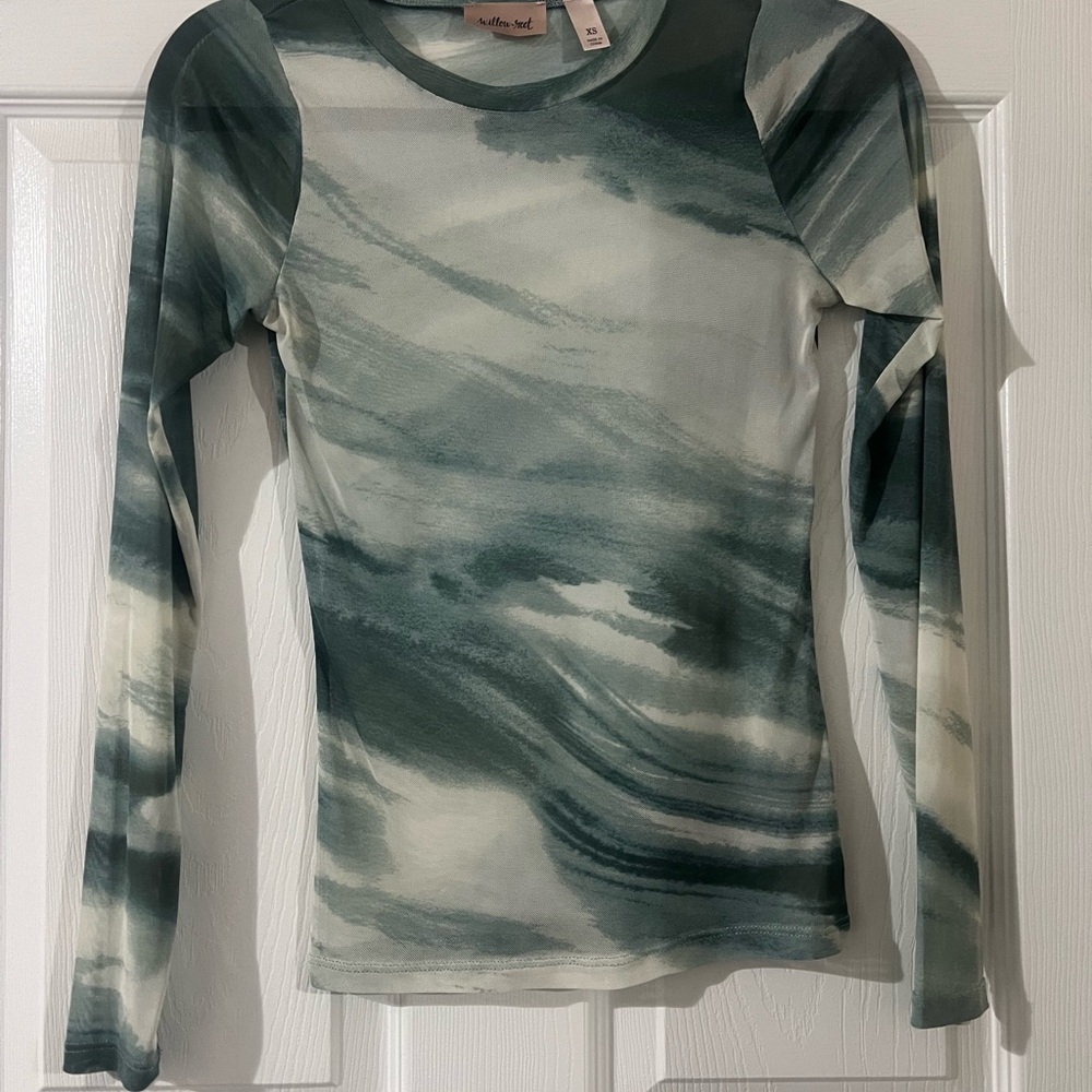 Elegant Green and White Long Sleeve Top